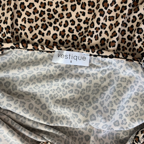 VESTIQUE LEOPARD PRINT BODYSUIT SIZE SMALL - Picture 2 of 3